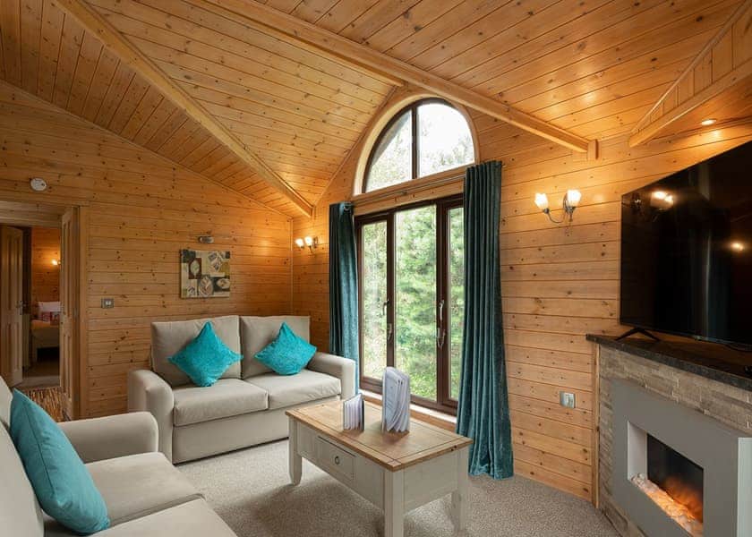Larchwood Spa - Raywell Hall Country Lodges, Raywell, Beverley