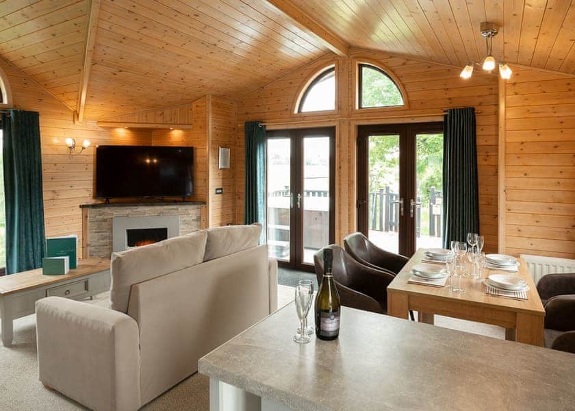 Larchwood Spa - Raywell Hall Country Lodges, Raywell, Beverley