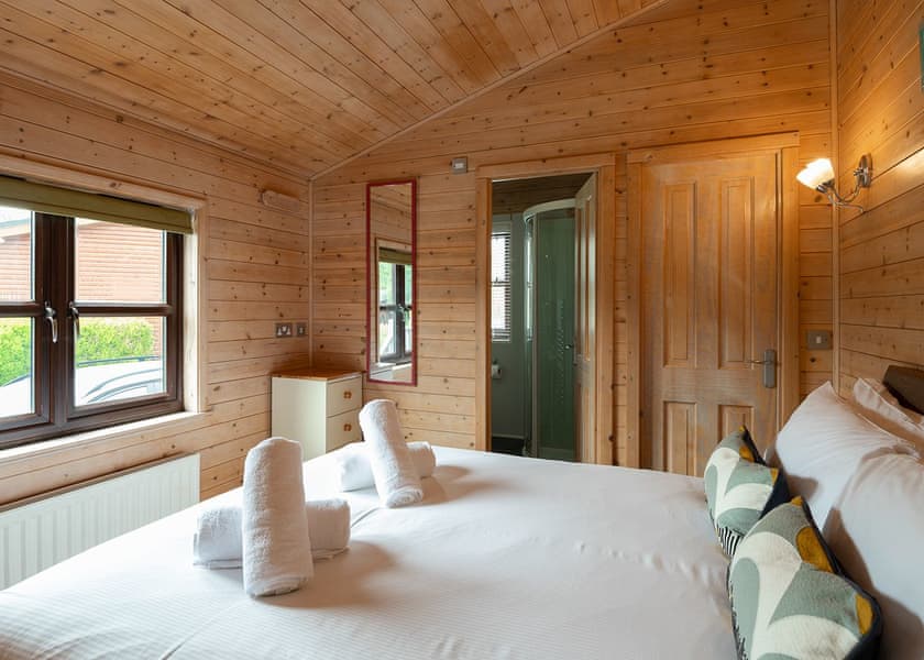Larchwood Spa - Raywell Hall Country Lodges, Raywell, Beverley