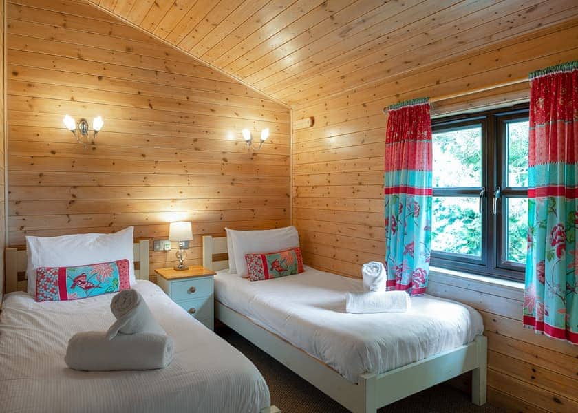 Larchwood Spa - Raywell Hall Country Lodges, Raywell, Beverley
