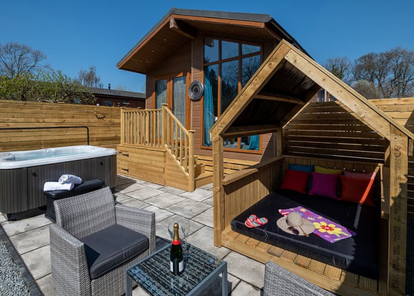 Spa Hideaway in Raywell, Beverley | Hoseasons