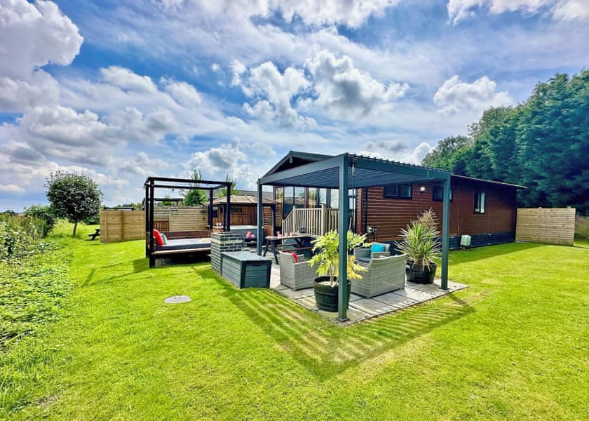 Spa View - Raywell Hall Country Lodges, Raywell, Beverley