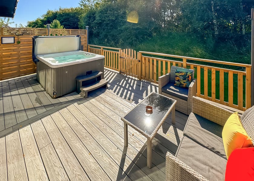 Sunset Spa - Raywell Hall Country Lodges, Raywell, Beverley