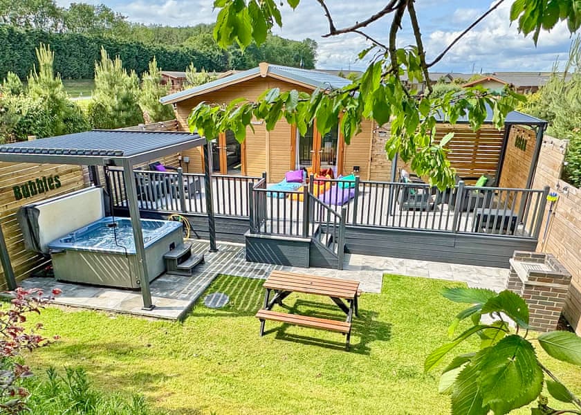 Sundown Spa - Raywell Hall Country Lodges, Raywell, Beverley