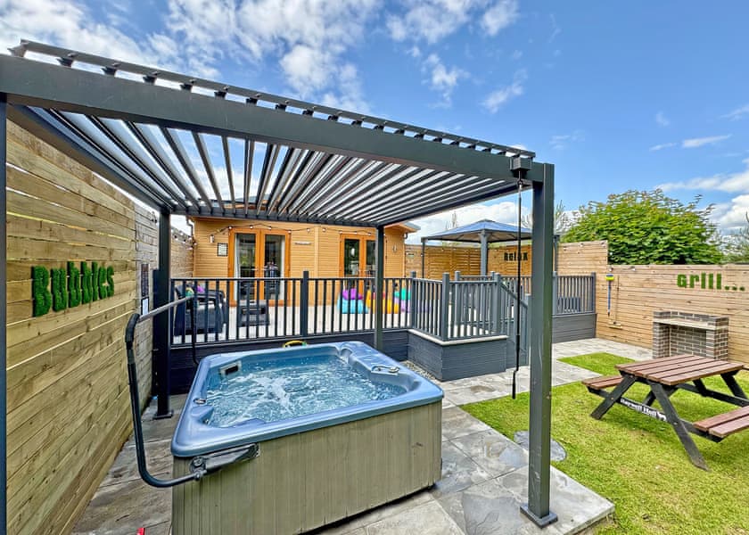 Sundown Spa - Raywell Hall Country Lodges, Raywell, Beverley
