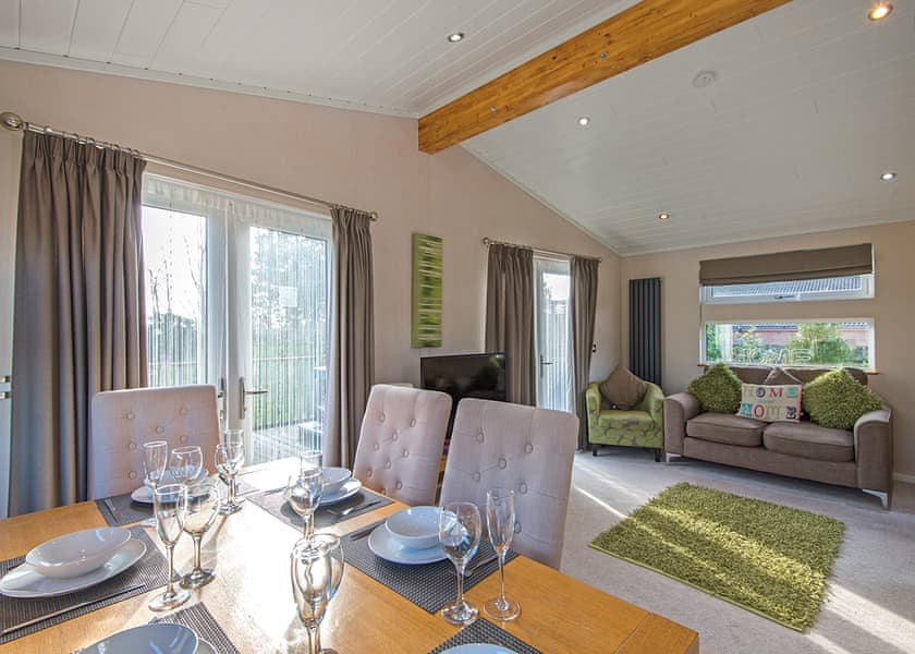 Sundown Spa - Raywell Hall Country Lodges, Raywell, Beverley