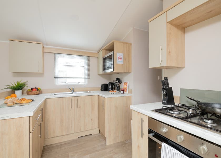 Shakespeare Caravan (Pet) - Riverside Park, Stratford-upon-Avon