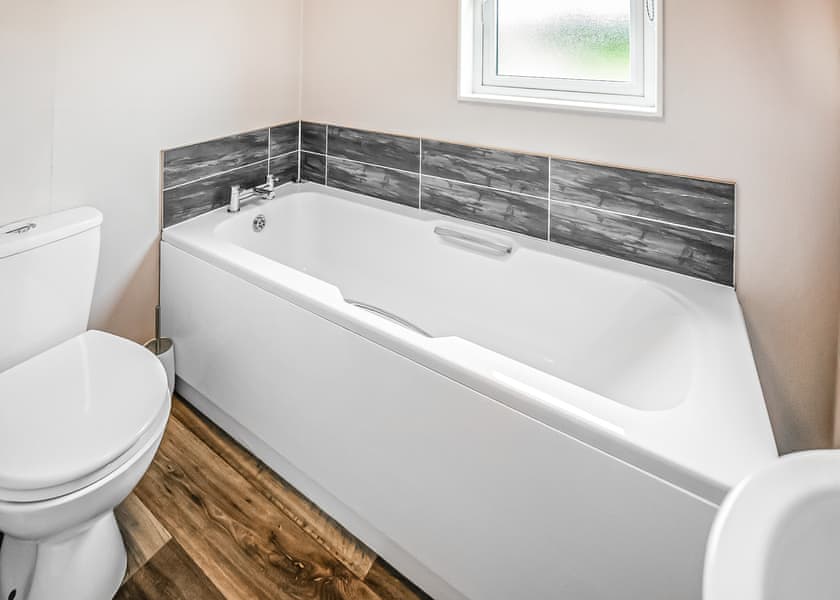 Lake View Lodge 4 Berth - Ream Hills Holiday Park, Weeton, Fylde Coast