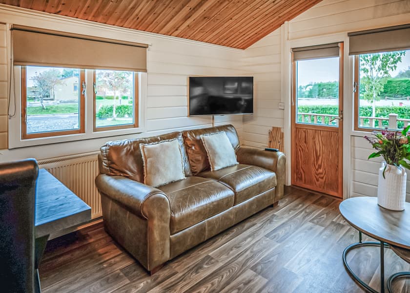 Pawprint Chalet - Ream Hills Holiday Park, Weeton, Fylde Coast