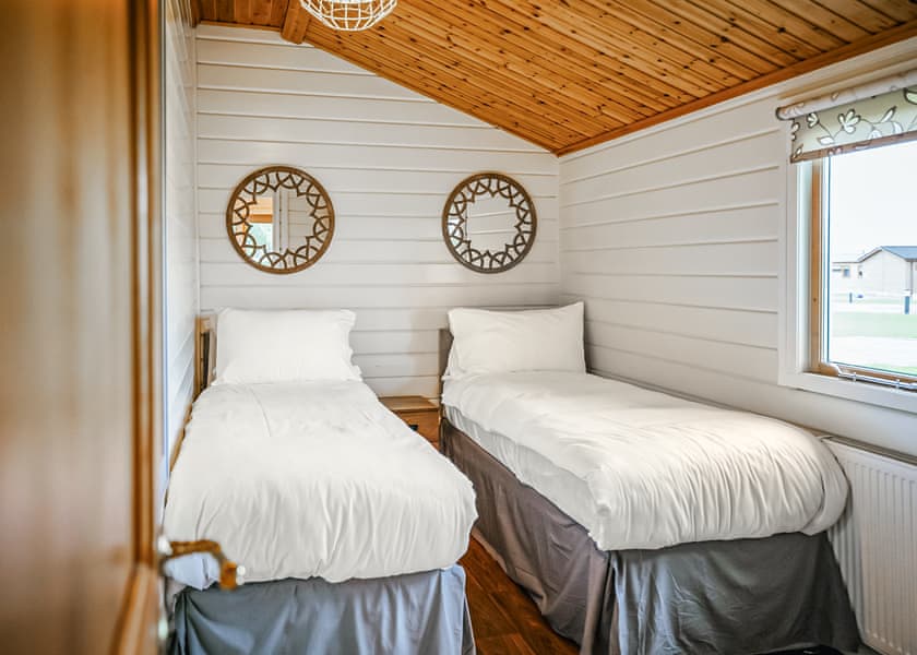 Pawprint Chalet - Ream Hills Holiday Park, Weeton, Fylde Coast