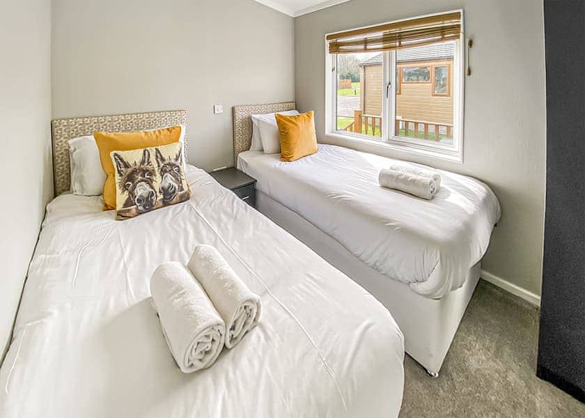 Lakeview Lodge 6 Berth - Ream Hills Holiday Park, Weeton, Fylde Coast