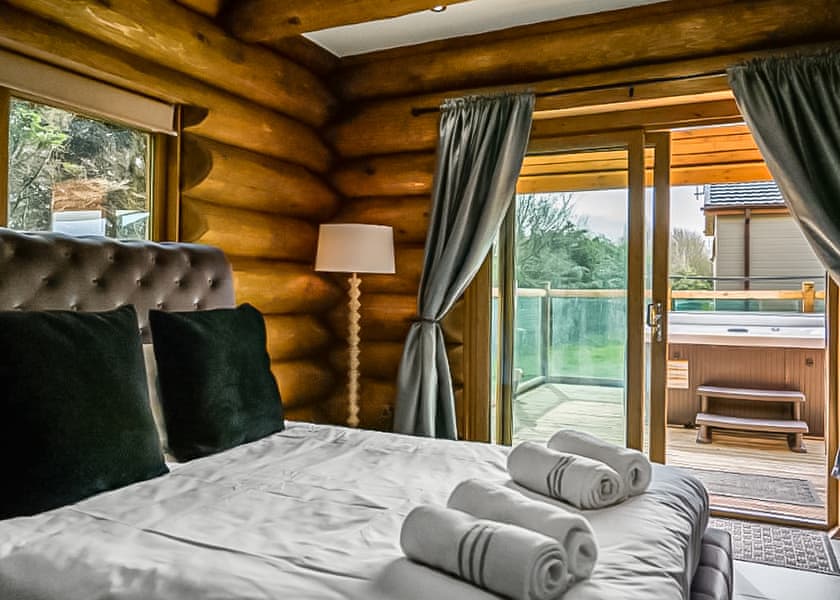 Cedar Woodland View 8+ Log Cabin - Ream Hills Holiday Park, Weeton, Fylde Coast