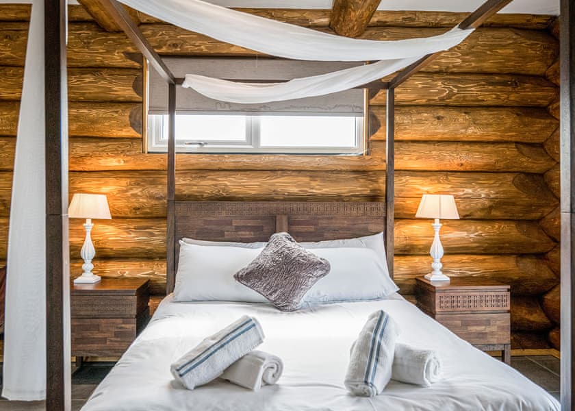 Cedar Lakeside 8+ Log Cabin - Ream Hills Holiday Park, Weeton, Fylde Coast