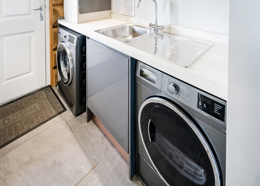 Cedar Lakeside 8+ Log Cabin - Ream Hills Holiday Park, Weeton, Fylde Coast