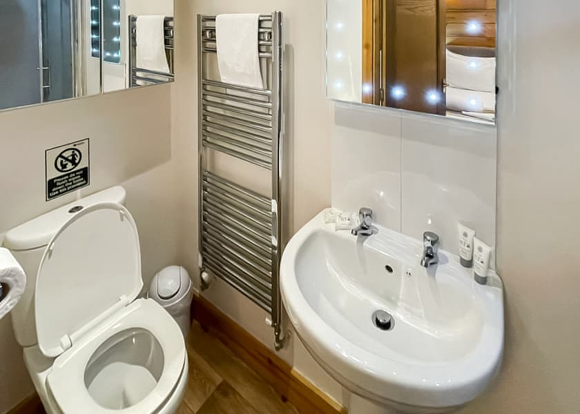 Chestnut Cabin - Redbrick Woodland Lodges, Edwinstowe