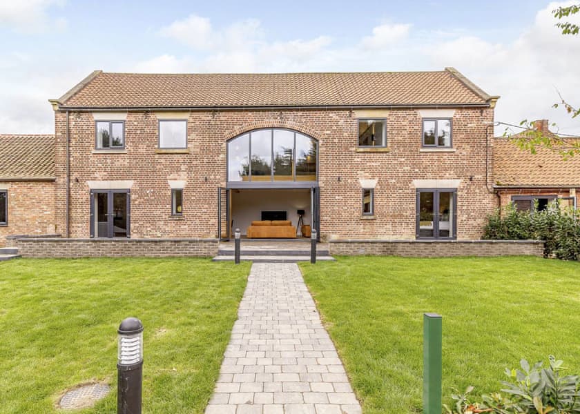 Great Barn - Redbrick Woodland Lodges, Edwinstowe