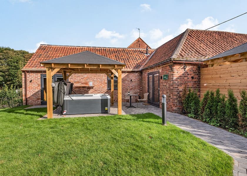 Cedar Cottage - Redbrick Woodland Lodges, Edwinstowe