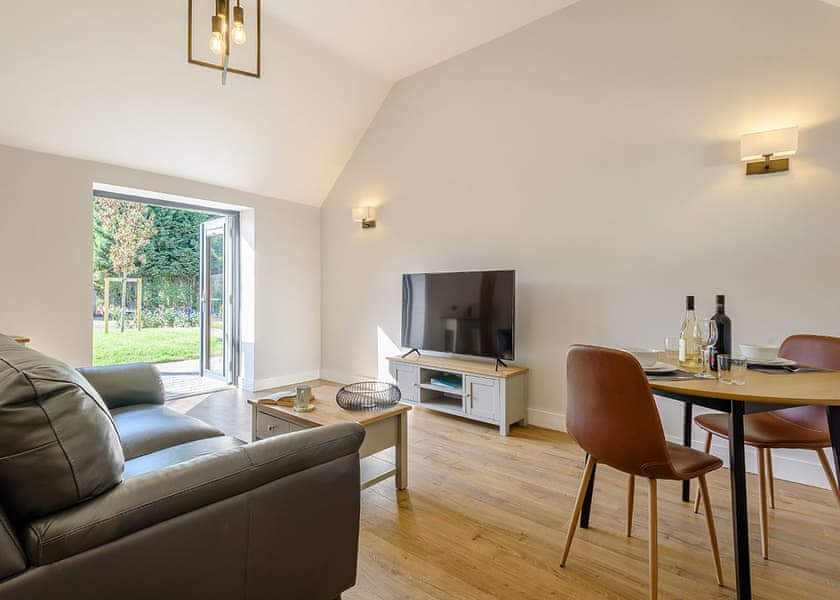 Pine Cottage - Redbrick Woodland Lodges, Edwinstowe