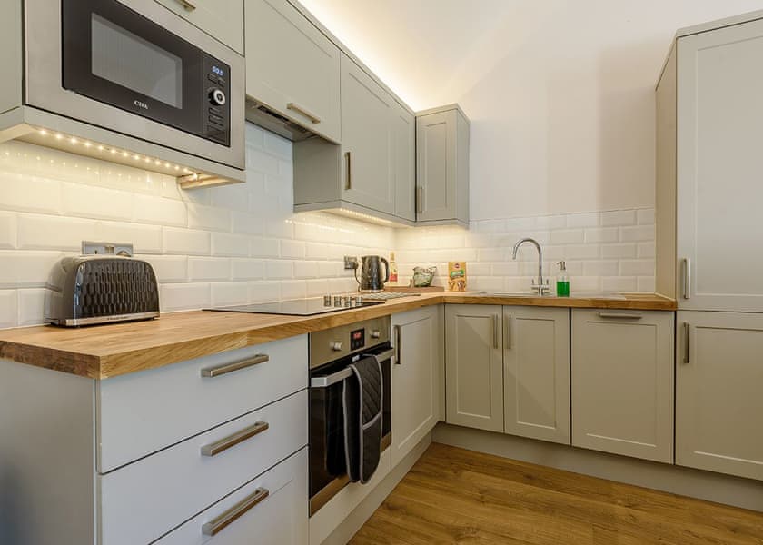 Pine Cottage - Redbrick Woodland Lodges, Edwinstowe