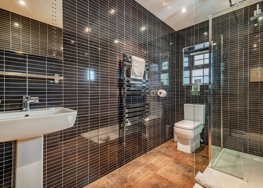 Sherwood Lodge - Redbrick Woodland Lodges, Edwinstowe