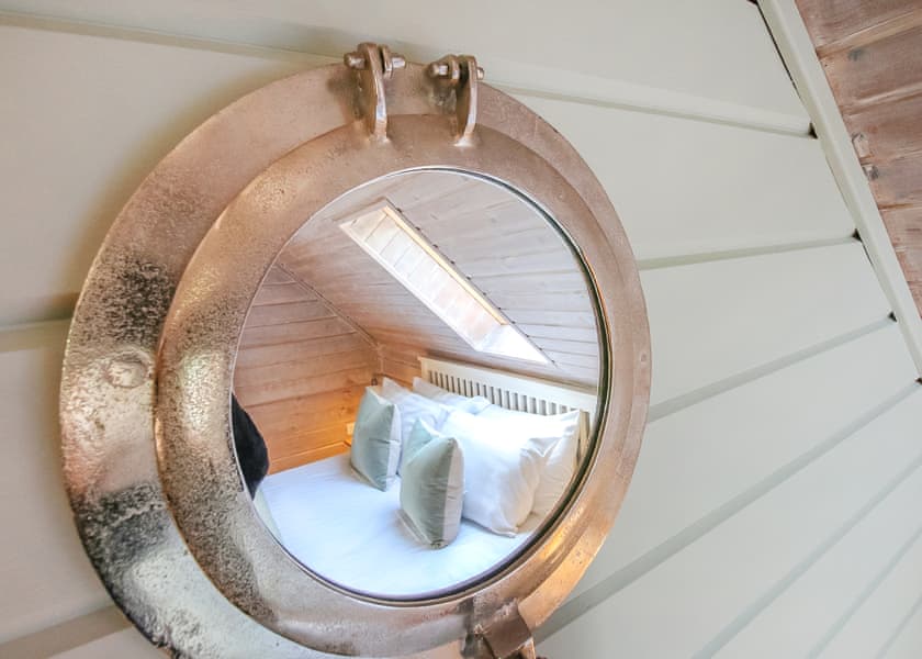 Kestrel VIP, Kestrel VIP (Pet) - Penrhos Park, Llanrhystud, Cardiganshire