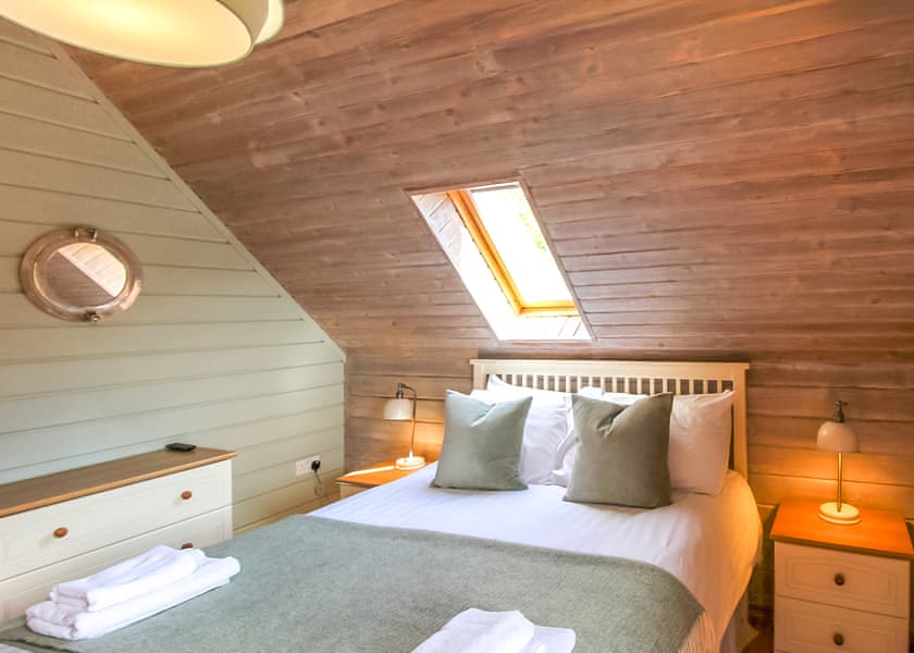 Osprey VIP, Osprey VIP (Pet) - Penrhos Park, Llanrhystud, Cardiganshire