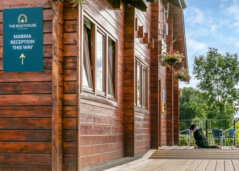 Roydon Marina Village, Roydon