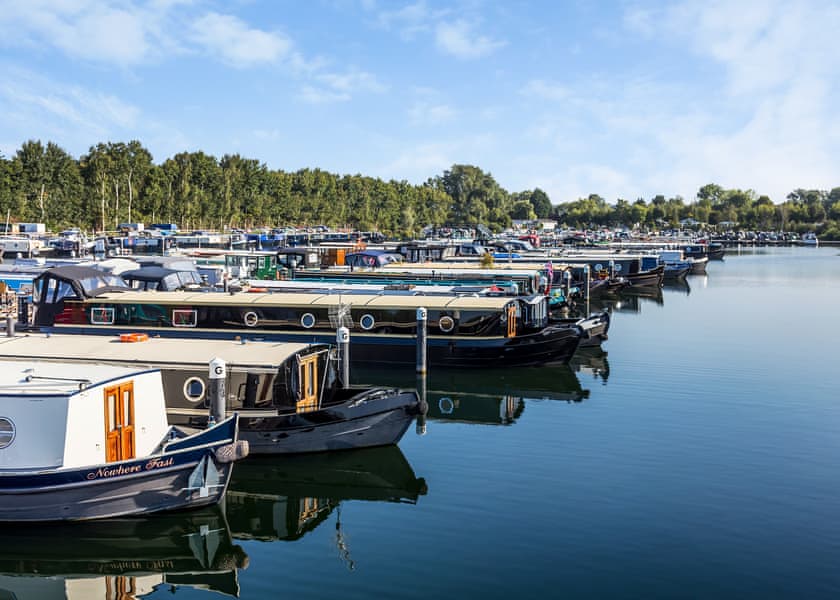 Roydon Marina Village, Roydon