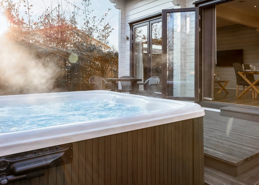 Roydon Marina Village, Roydon