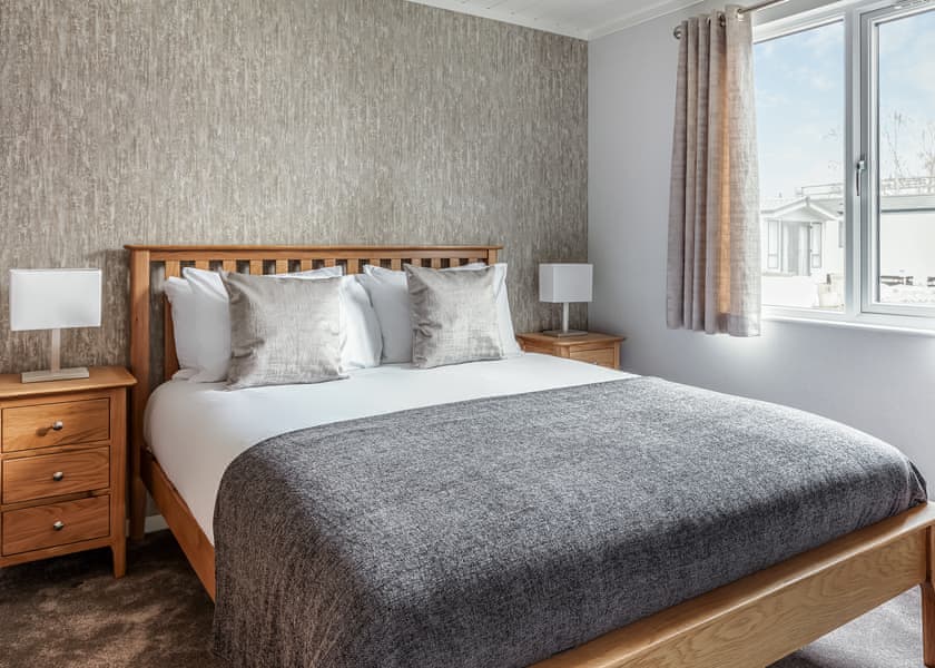 Three Bedroom Luxury Lodge with Hot Tub - Roydon Marina Village, Roydon