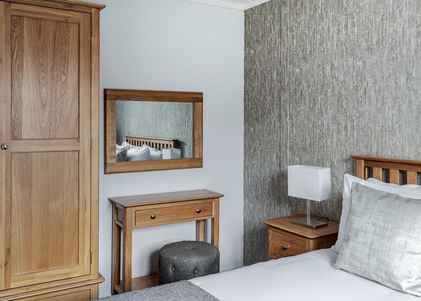 Three Bedroom Luxury Lodge with Hot Tub - Roydon Marina Village, Roydon