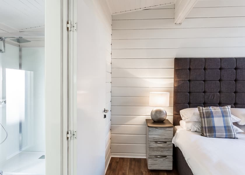 Roydon Two Bedroom Lodge with Hot Tub (Pet) - Roydon Marina Village, Roydon