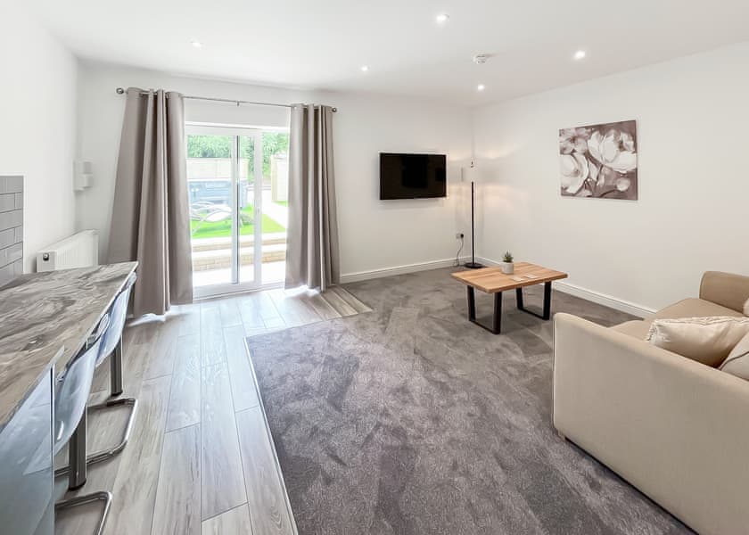 Robin1 Bed House Pet - Rookery Manor Cottages, Edingworth, Weston-super-Mare