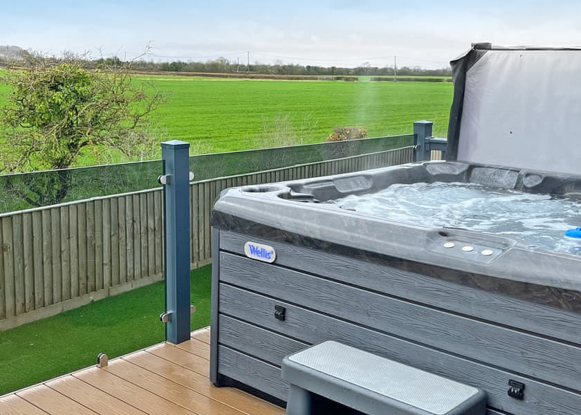 Hawthorn Luxury Lodge | Rookery Manor Lodges, Edingworth