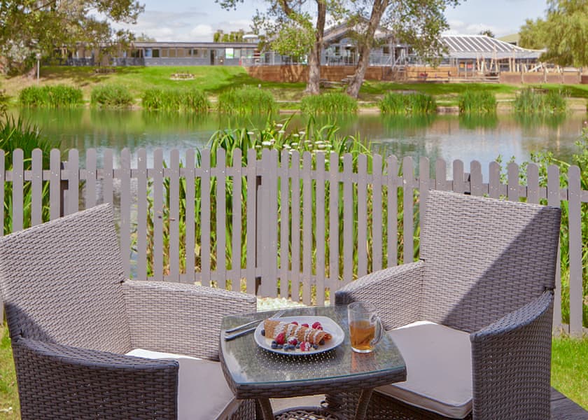 Typical Premium Cottage 2 VIP (Pet) | The Lakes Rookley | Indulgent Island Cottage 4 Berth with Hot Tub (Pet) - The Lakes Rookley, Rookley Village