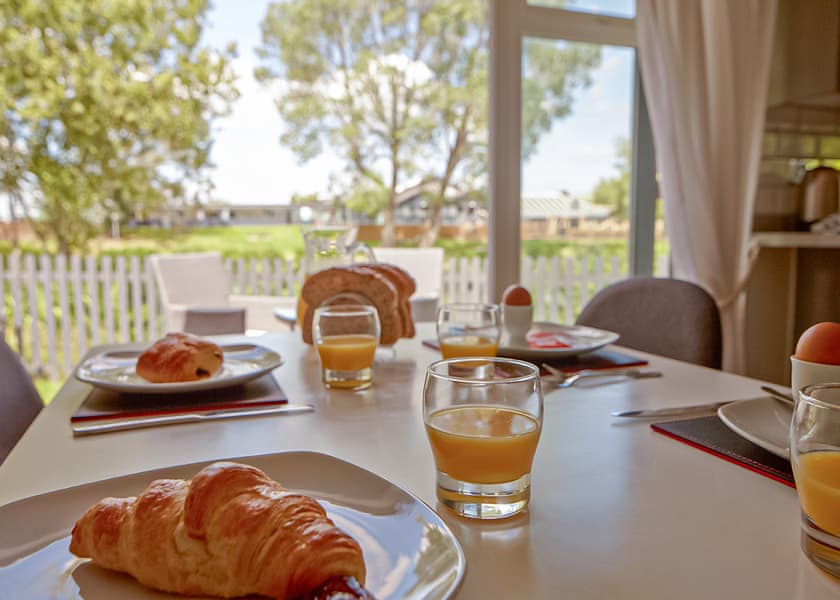 Typical Premium Cottage 2 VIP (Pet) | The Lakes Rookley | Indulgent Island Cottage 4 Berth with Hot Tub (Pet) - The Lakes Rookley, Rookley Village