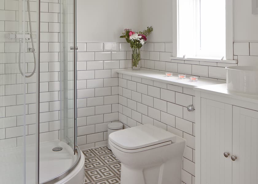 Typical Premium Cottage 2 VIP (Pet) | The Lakes Rookley | Indulgent Island Cottage 4 Berth with Hot Tub (Pet) - The Lakes Rookley, Rookley Village