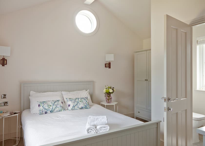 Typical Lakehouse | Exclusive The Lakehouse 4 Berth - The Lakes Rookley, Rookley Village