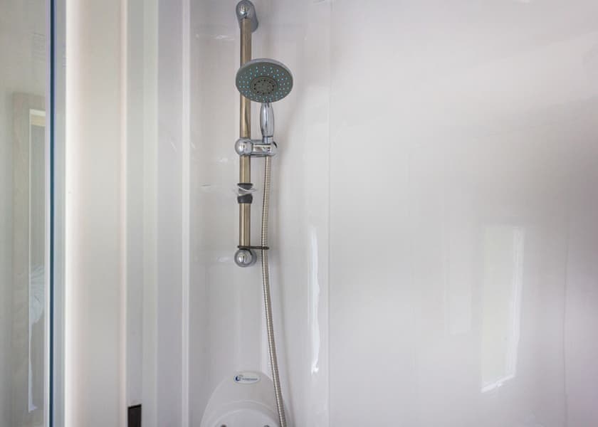 Typical Comfort Caravan 3 | 6 Berth Comfort Caravan 3 Bed - The Lakes Rookley, Rookley Village