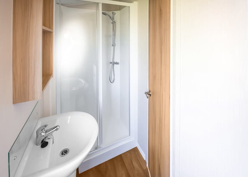 Typical Premium Caravan 2 | 4 Berth Luxury Caravan A - The Lakes Rookley, Rookley Village