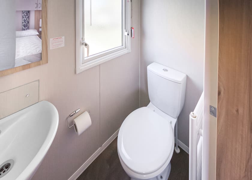 Typical Premium Caravan 2 | 4 Berth Luxury Caravan A - The Lakes Rookley, Rookley Village