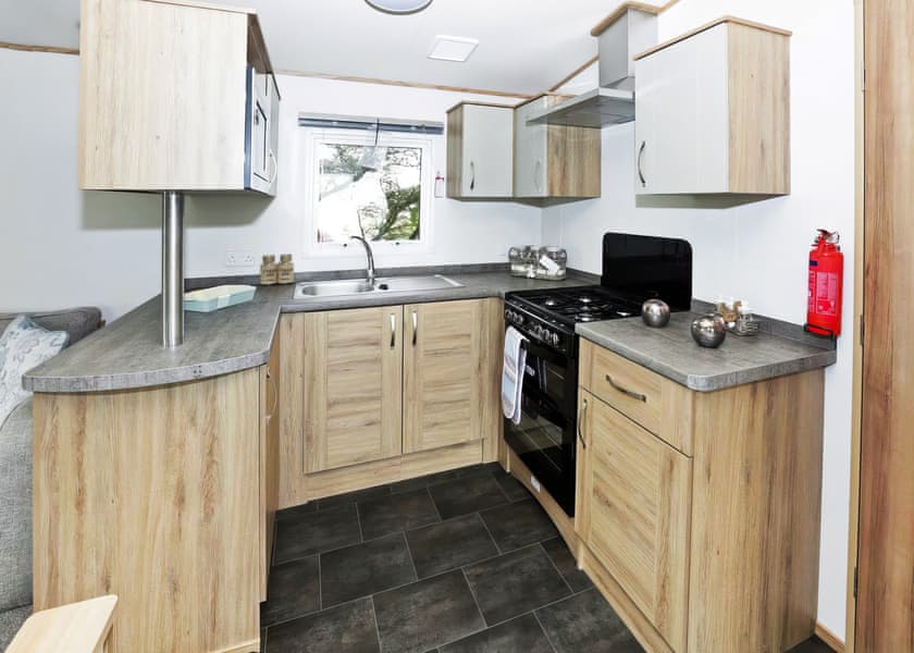 6 Berth Luxury Caravan 3 Bed with Hot Tub A (Pet) - The Lakes Rookley, Rookley Village