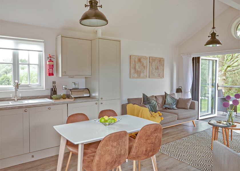 Exclusive The Lakehouse 4 Berth (Pet) - The Lakes Rookley, Rookley Village