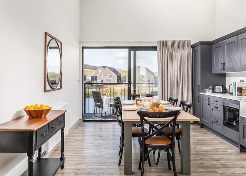 12 berth lake view barn house 6 bed hot tub Pet - Retallack Resort, St Columb Major