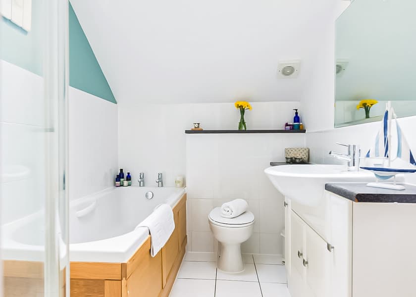 4 Berth Luxury Wooden Lodge with Hot tub (Pet) - Retallack Resort, St Columb Major