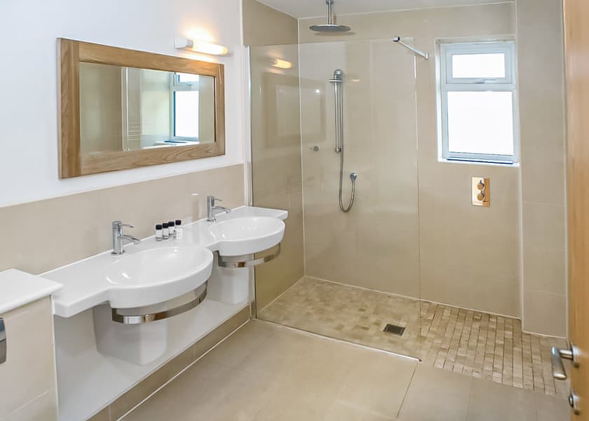 12 berth lake view barn house 6 bed hot tub - Retallack Resort, St Columb Major