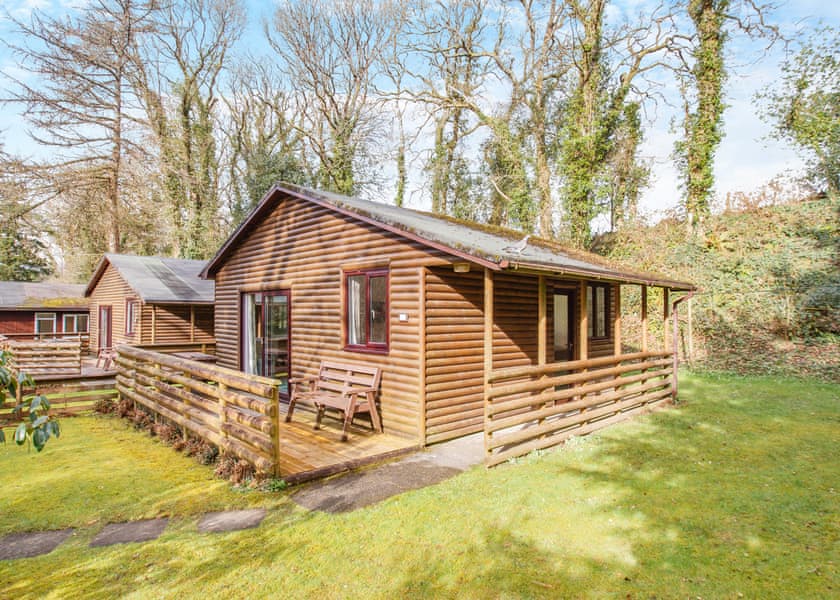Larches Lodge - Ruthern Valley Holidays, Ruthernbridge, Nr Bodmin