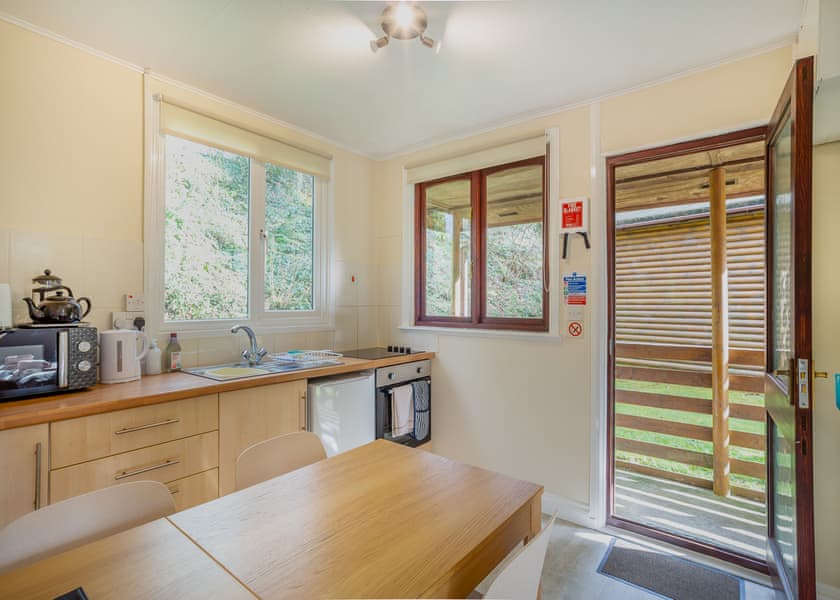 Larches Lodge - Ruthern Valley Holidays, Ruthernbridge, Nr Bodmin