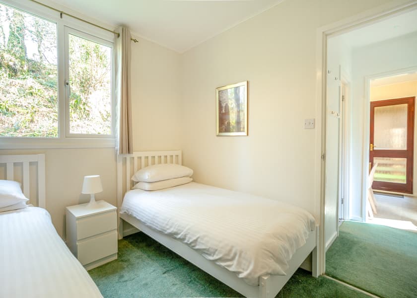 Larches Lodge - Ruthern Valley Holidays, Ruthernbridge, Nr Bodmin