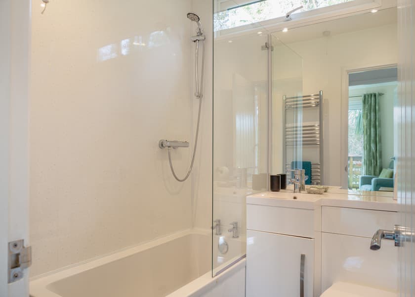 Larches Lodge - Ruthern Valley Holidays, Ruthernbridge, Nr Bodmin